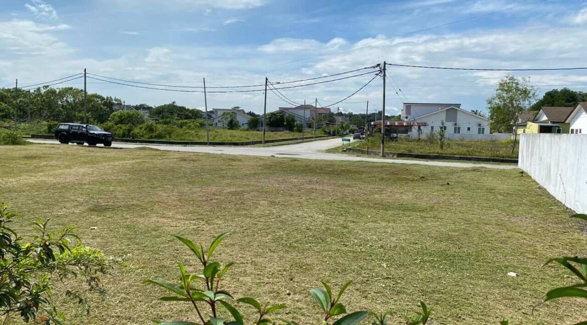 Dua Lot Kediaman untuk dijual di Taman Raia Savanna
