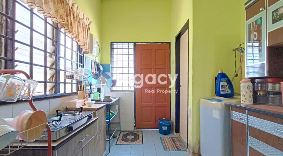 rumah-teres-depan-padang-untuk-dijual-fasa-3b-seri-manjung-06