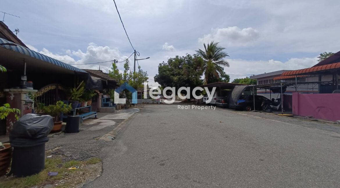 rumah-teres-depan-padang-untuk-dijual-fasa-3b-seri-manjung-10