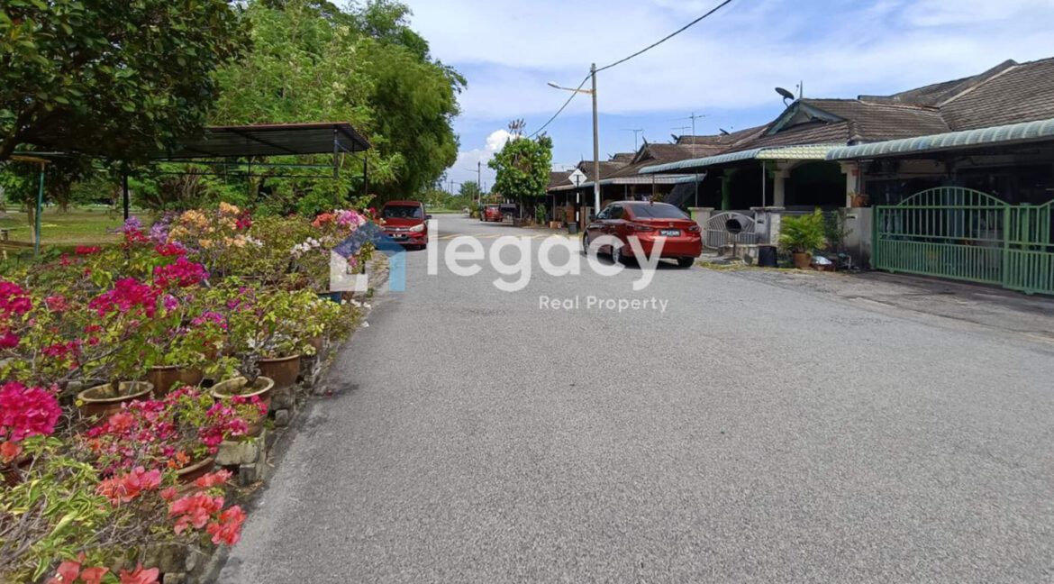 rumah-teres-depan-padang-untuk-dijual-fasa-3b-seri-manjung-11
