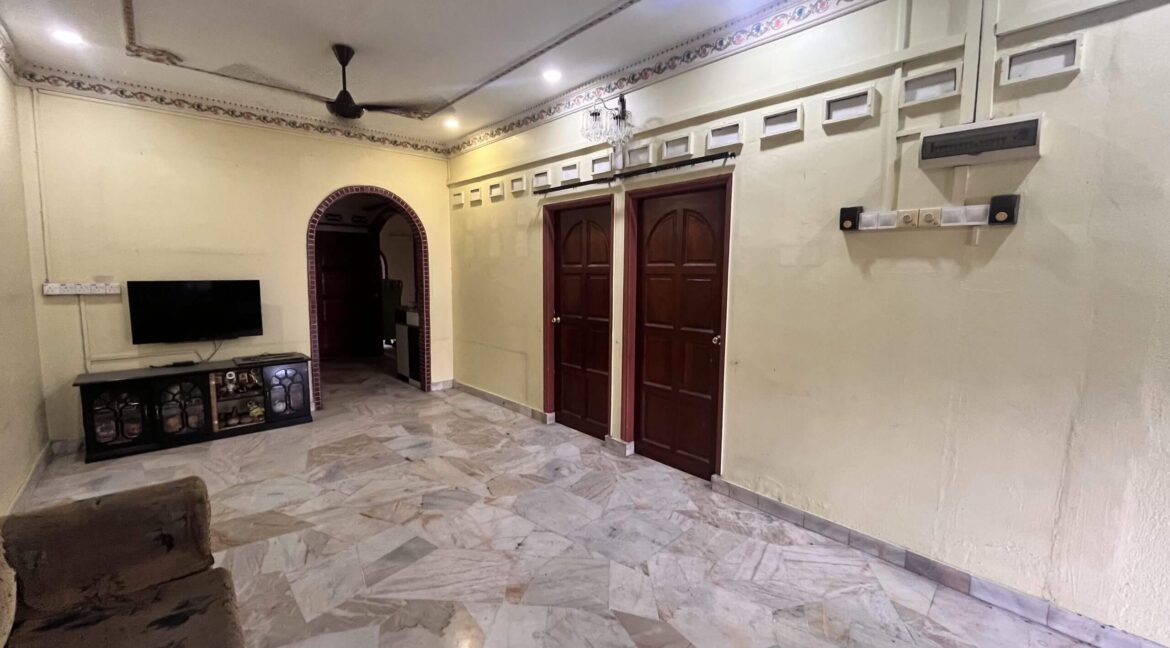 rumah-teres-dua-tingkat-untuk-dijual-di-taman-chepor-idaman-chemor-06