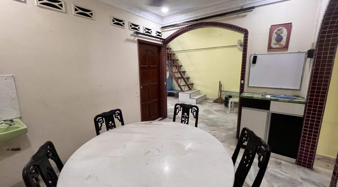 rumah-teres-dua-tingkat-untuk-dijual-di-taman-chepor-idaman-chemor-09