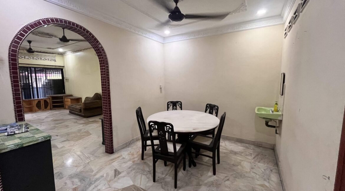 rumah-teres-dua-tingkat-untuk-dijual-di-taman-chepor-idaman-chemor-10