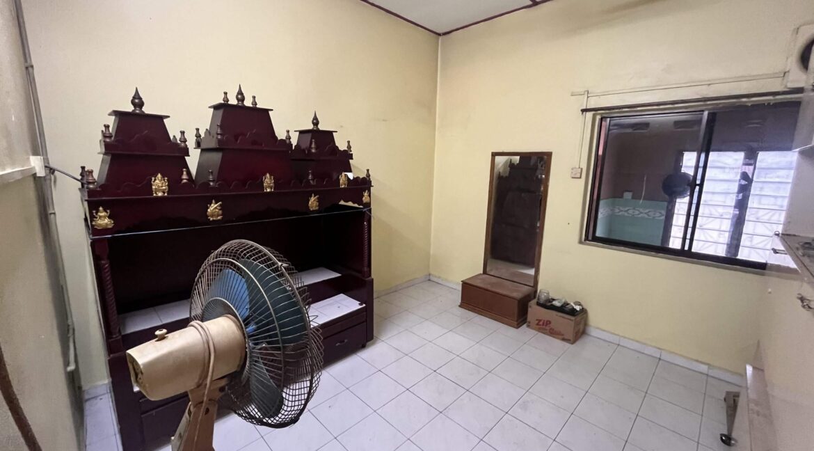 rumah-teres-dua-tingkat-untuk-dijual-di-taman-chepor-idaman-chemor-17