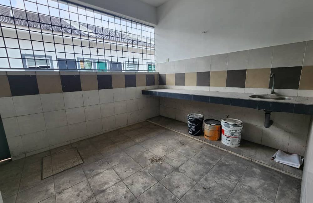 rumah-teres-setingkat-untuk-dijual-di-taman-raia-gemilang-04