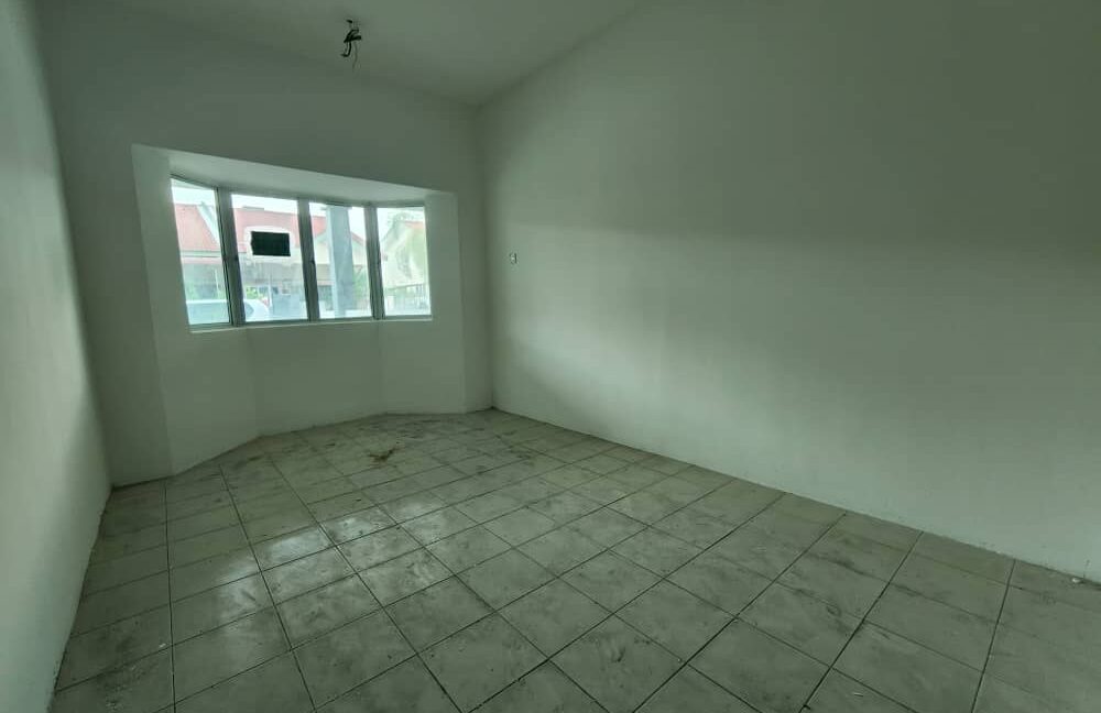 rumah-teres-setingkat-untuk-dijual-di-taman-raia-gemilang-05