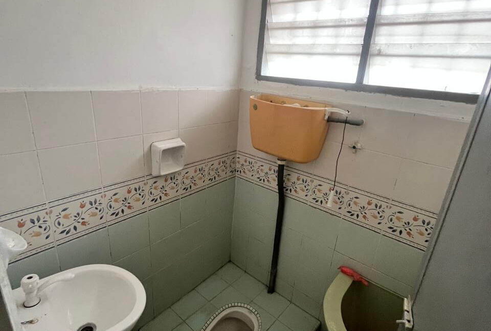 rumah-untuk-dijual-di-taman-tronoh-hijau-09