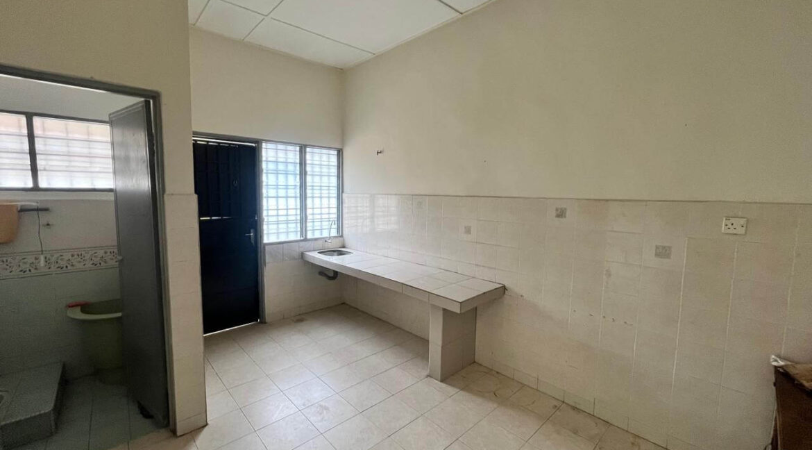 rumah-untuk-dijual-di-taman-tronoh-hijau-10