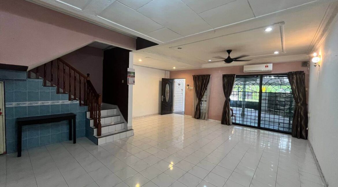 rumah-2-tingkat-untuk-dijual-taman-tinggi-silibin-ipoh-09