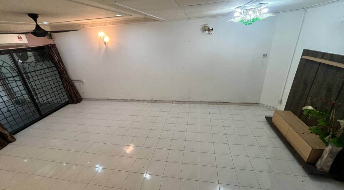rumah-2-tingkat-untuk-dijual-taman-tinggi-silibin-ipoh-14