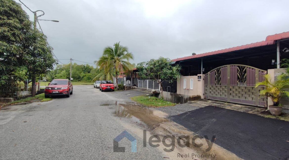 rumah-teres-setingkat-untuk-dijual-di-taman-siputeh-mas-02