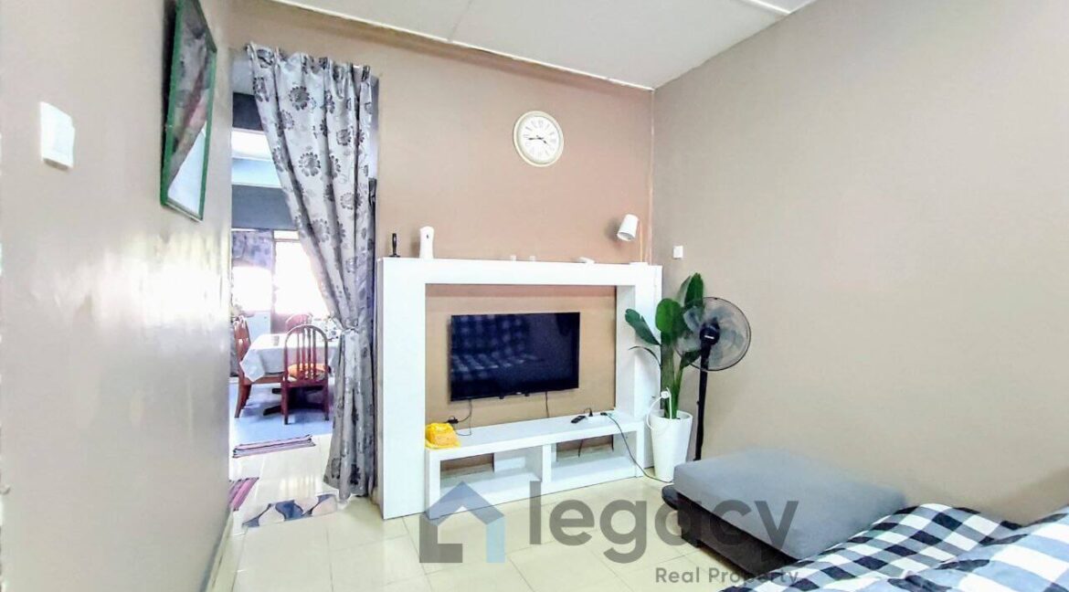 rumah-teres-setingkat-untuk-dijual-di-taman-siputeh-mas-06
