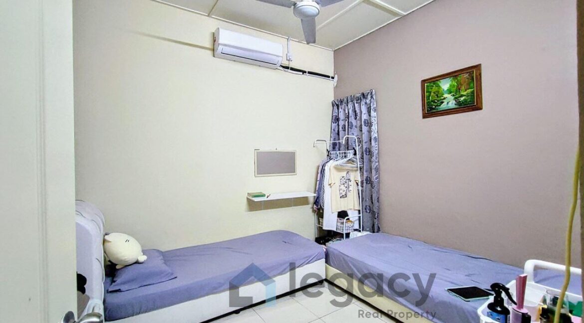 rumah-teres-setingkat-untuk-dijual-di-taman-siputeh-mas-11