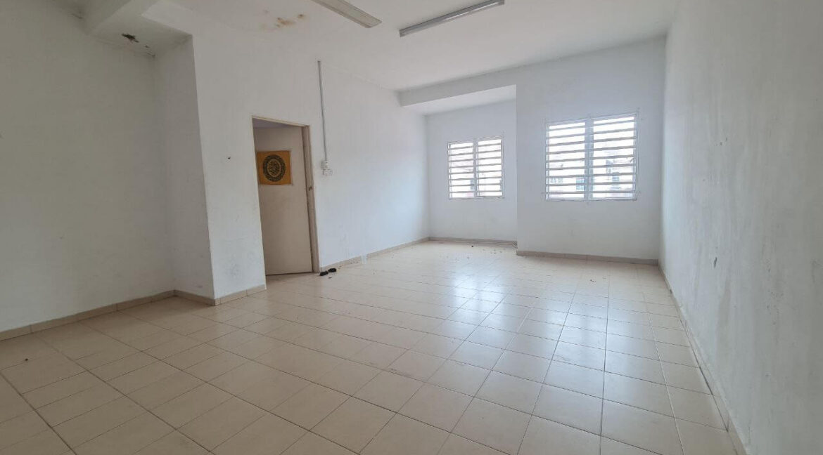 rumah-teres-1-5-tingkat-untuk-dijual-di-taman-mewah-prima-bidor-08