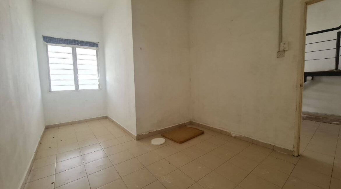 rumah-teres-1-5-tingkat-untuk-dijual-di-taman-mewah-prima-bidor-10