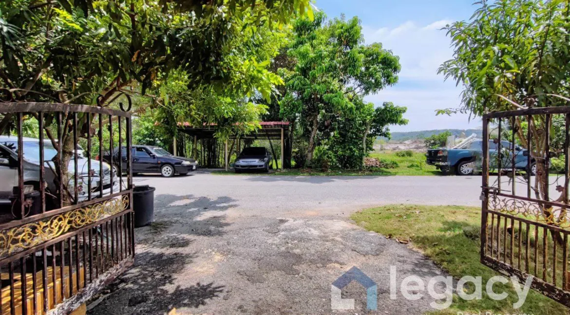 rumah-teres-untuk-dijual-di-bandar-universiti-seri-iskandar-03