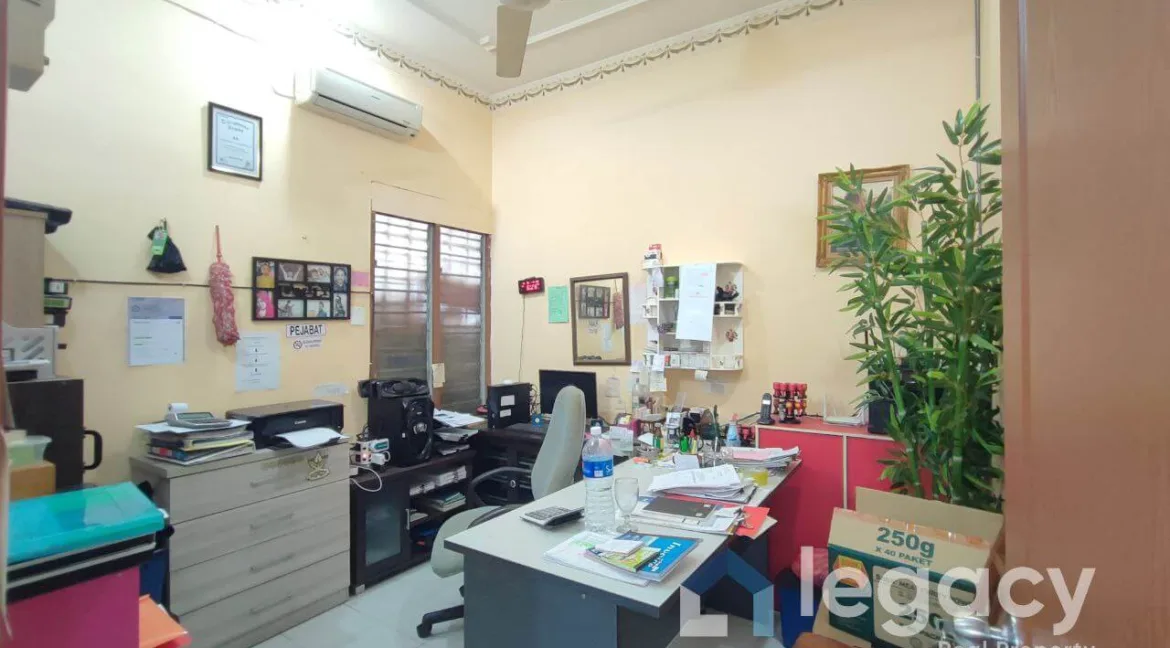 rumah-teres-untuk-dijual-di-bandar-universiti-seri-iskandar-09