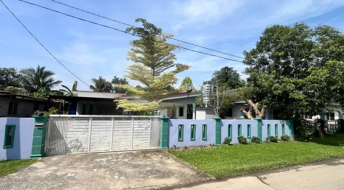 banglo-setingkat-untuk-dijual-di-kampung-senggang-kuala-kangsar-02