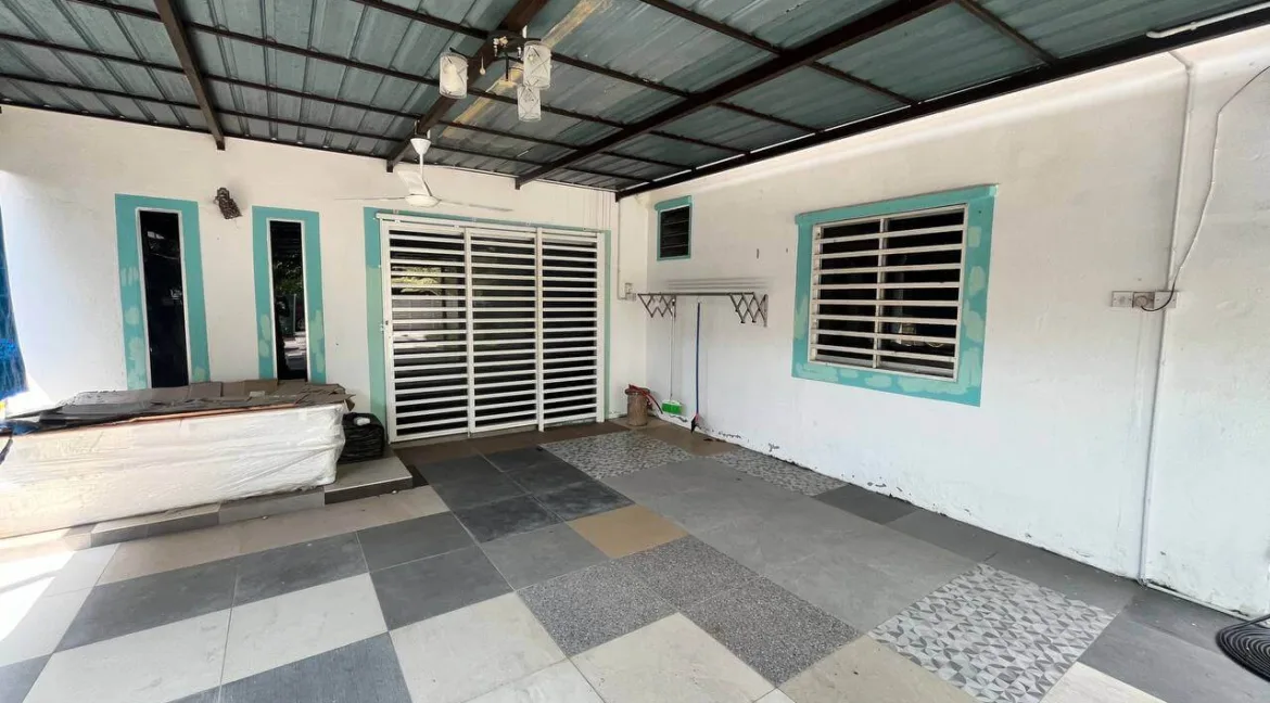 banglo-setingkat-untuk-dijual-di-kampung-senggang-kuala-kangsar-06