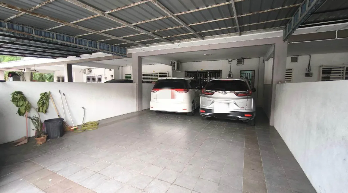 rumah-2-tingkat-untuk-dijual-di-taman-lumut-indah-lumut-02