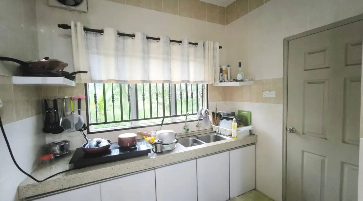 rumah-2-tingkat-untuk-dijual-di-taman-lumut-indah-lumut-09