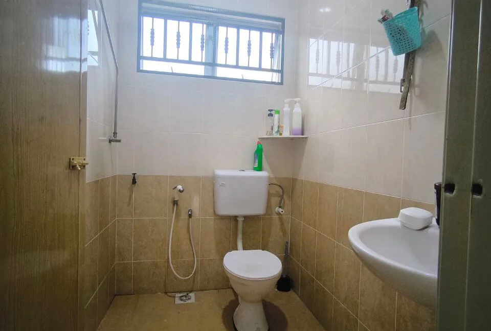 rumah-2-tingkat-untuk-dijual-di-taman-lumut-indah-lumut-13