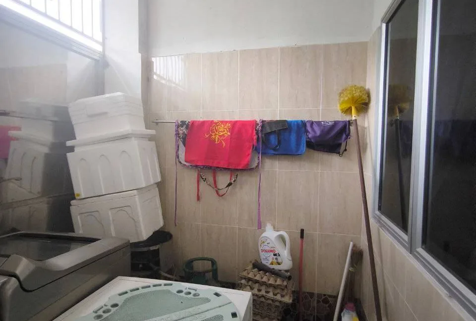 rumah-2-tingkat-untuk-dijual-di-taman-lumut-indah-lumut-14