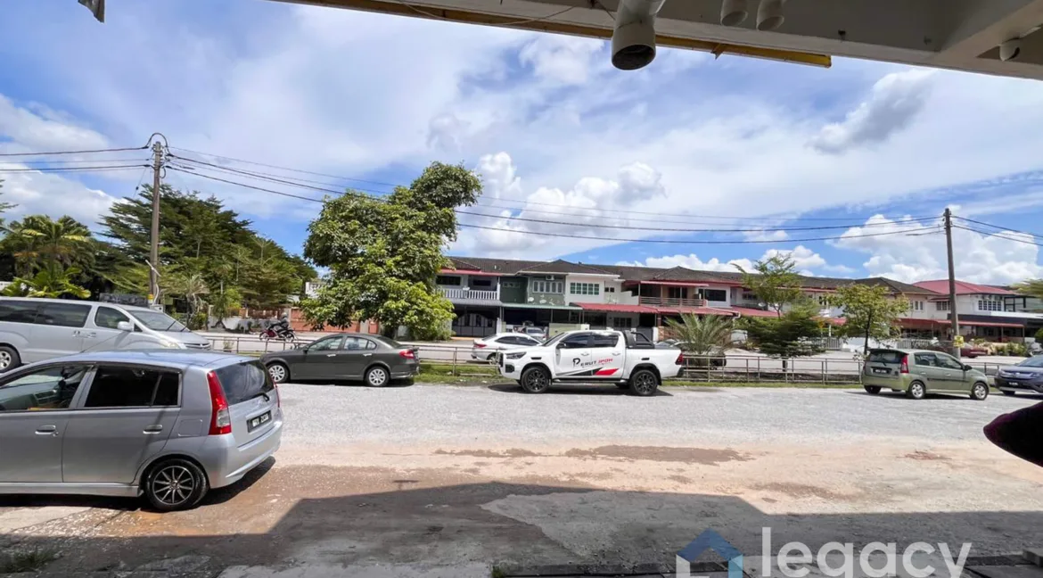 rumah-kedai-dua-tingkat-untuk-dijual-di-taman-che-wan-ipoh-01-04