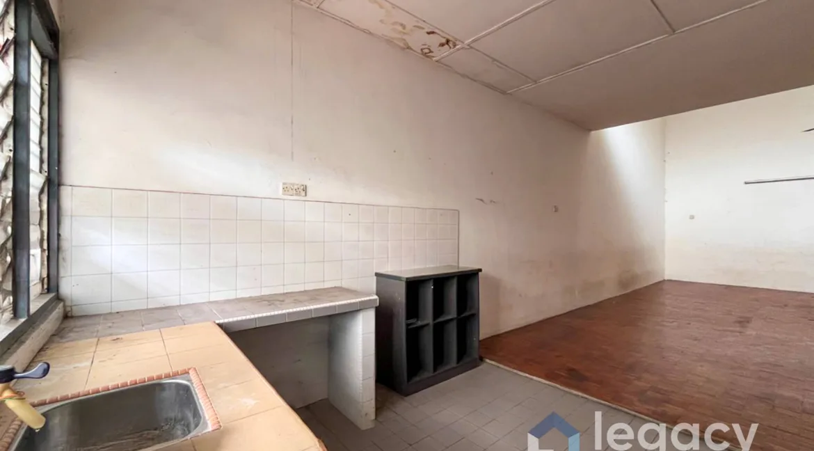 rumah-kedai-dua-tingkat-untuk-dijual-di-taman-che-wan-ipoh-01-15