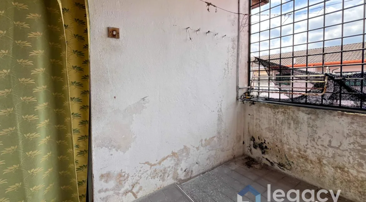rumah-kedai-dua-tingkat-untuk-dijual-di-taman-che-wan-ipoh-01-17