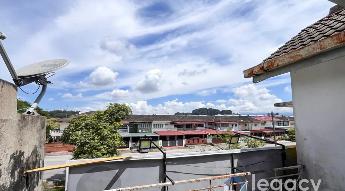 rumah-kedai-dua-tingkat-untuk-dijual-di-taman-che-wan-ipoh-01-25