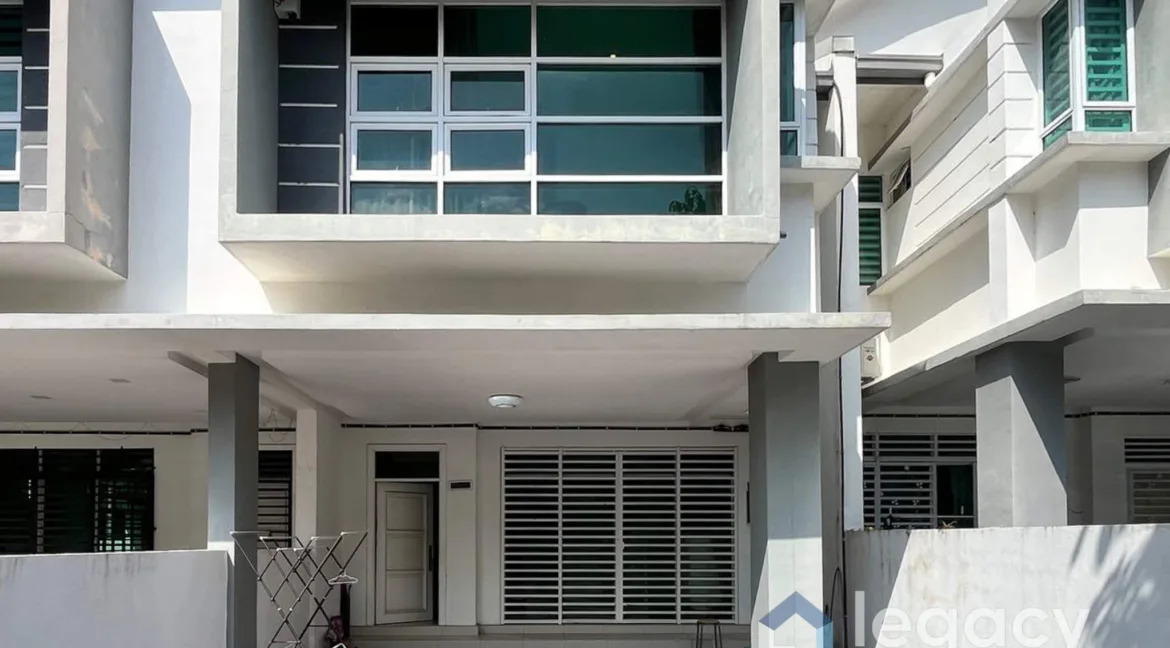 teres-2-tingkat-untuk-dijual-di-the-estate-desa-meru-park-ipoh-02