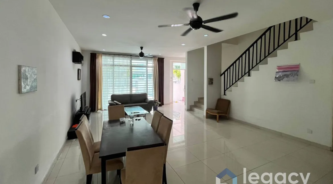 teres-2-tingkat-untuk-dijual-di-the-estate-desa-meru-park-ipoh-09