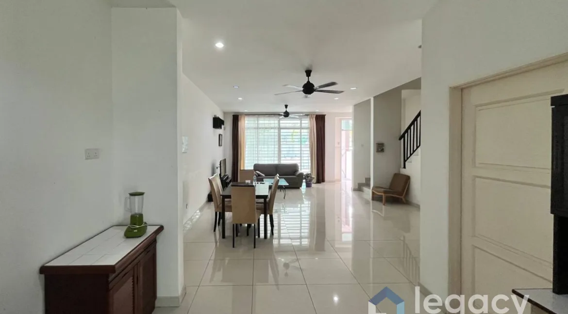 teres-2-tingkat-untuk-dijual-di-the-estate-desa-meru-park-ipoh-10