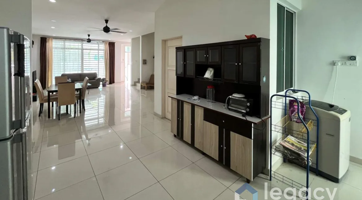 teres-2-tingkat-untuk-dijual-di-the-estate-desa-meru-park-ipoh-12