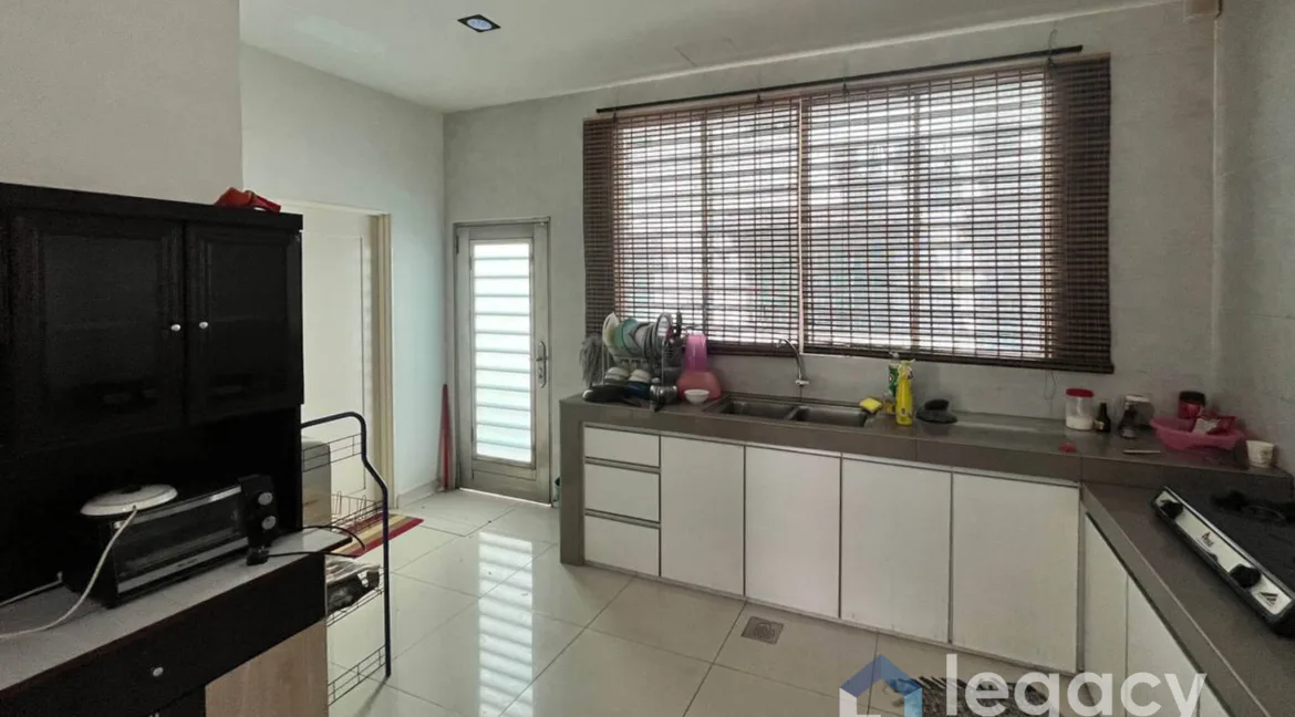 teres-2-tingkat-untuk-dijual-di-the-estate-desa-meru-park-ipoh-13