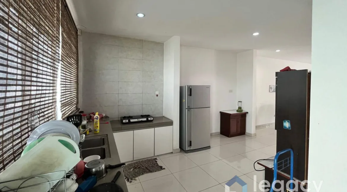 teres-2-tingkat-untuk-dijual-di-the-estate-desa-meru-park-ipoh-15