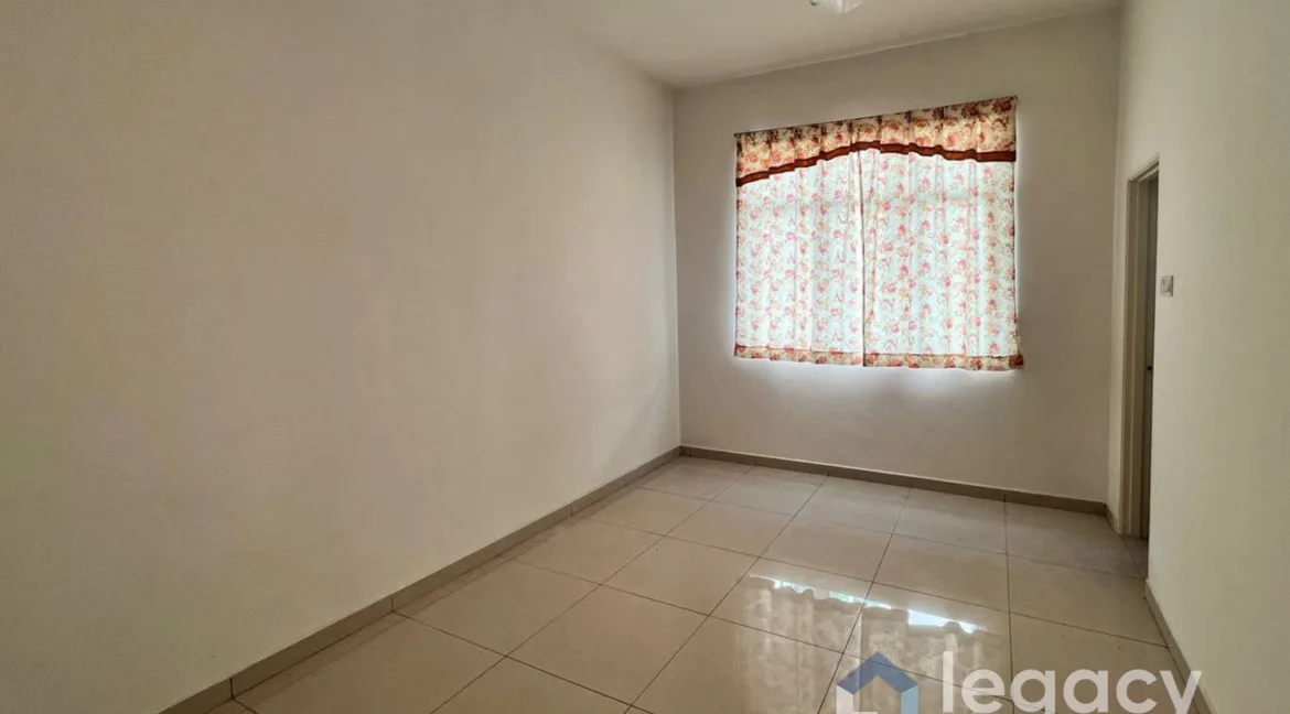 teres-2-tingkat-untuk-dijual-di-the-estate-desa-meru-park-ipoh-30