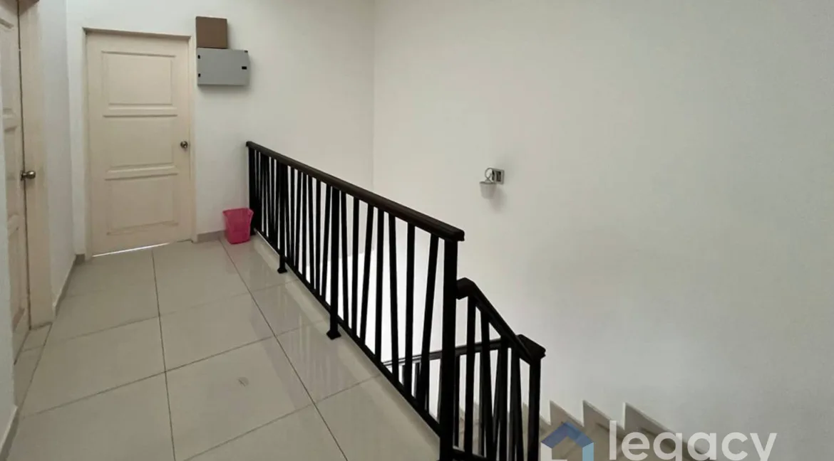 teres-2-tingkat-untuk-dijual-di-the-estate-desa-meru-park-ipoh-31