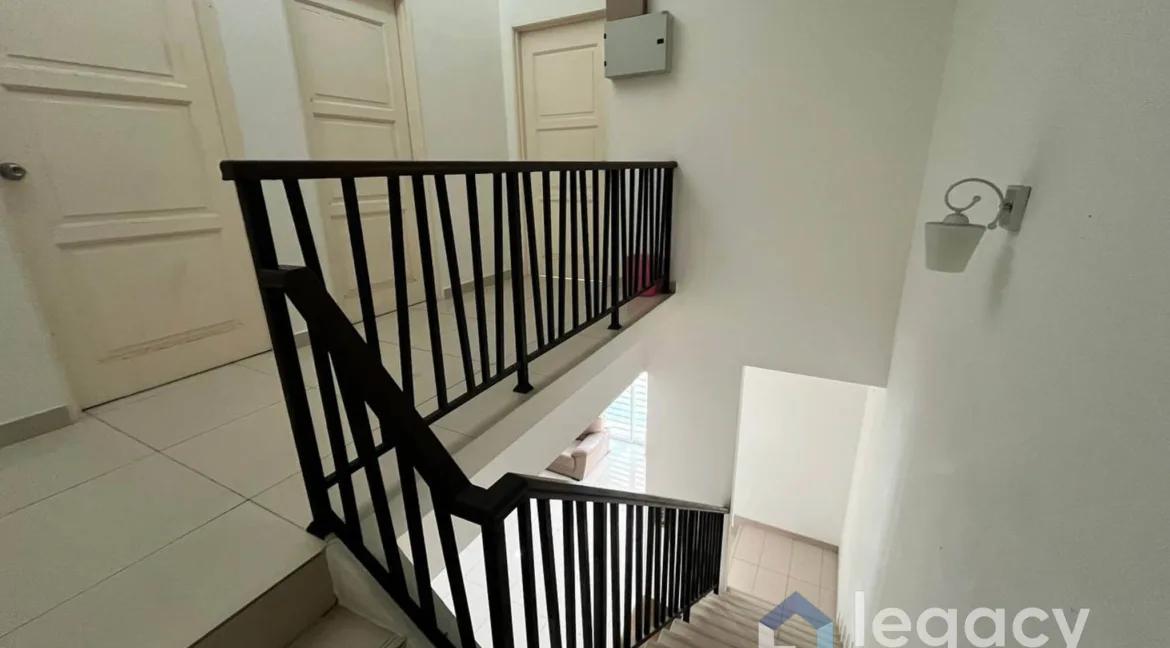 teres-2-tingkat-untuk-dijual-di-the-estate-desa-meru-park-ipoh-32