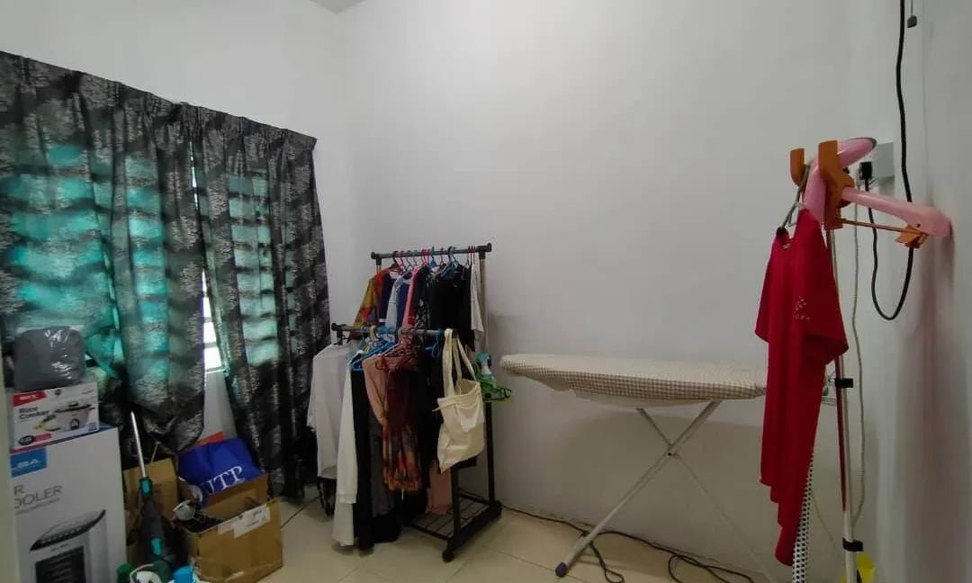 teres-setingkat-untuk-dijual-di-lakeville-seri-iskandar-09