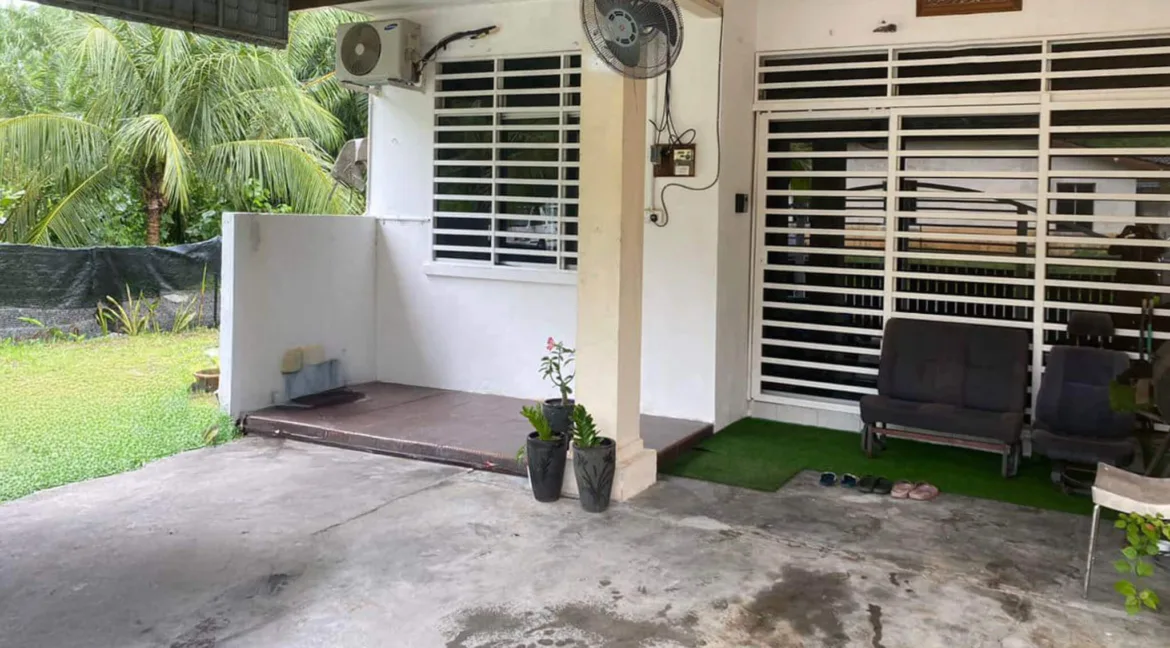 rumah-teres-1-tingkat-corner-lot-untuk-dijual-di-taman-chenderong-jaya-batu-gajah-03