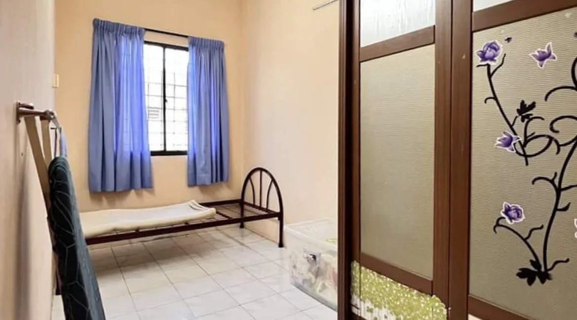 rumah-teres-setingkat-untuk-dijual-di-bandar-universiti-seri-iskandar-11