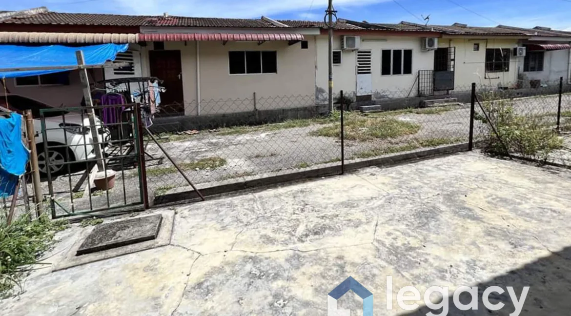 rumah-teres-setingkat-untuk-dijual-di-bandar-universiti-seri-iskandar-15