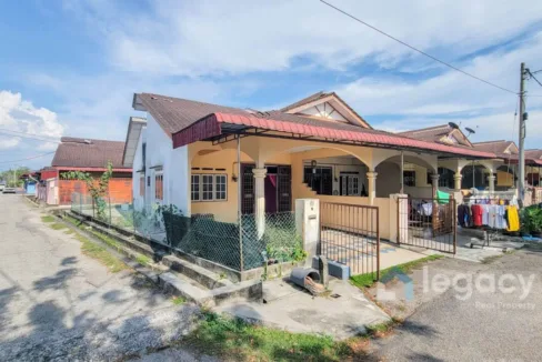 Teres Setingkat Endlot Untuk Dijual Di Batu 10, Hutan Melintang