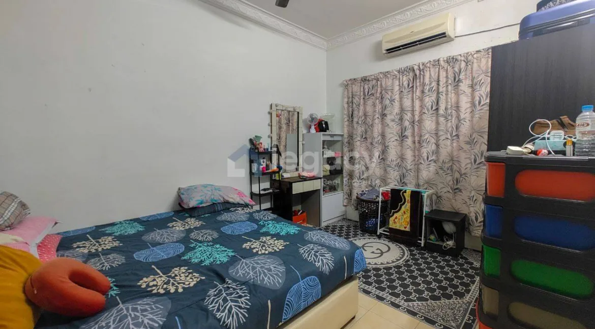 teres-setingkat-untuk-dijual-di-taman-fasa-2c-seri-manjung-06