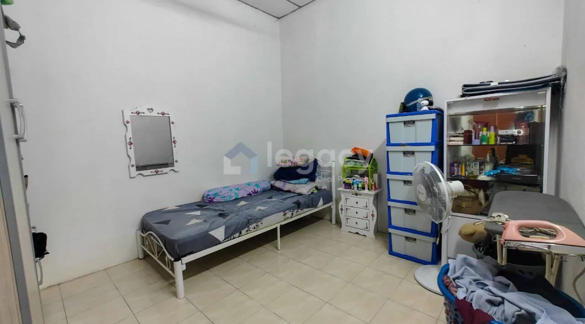 teres-setingkat-untuk-dijual-di-taman-fasa-2c-seri-manjung-08