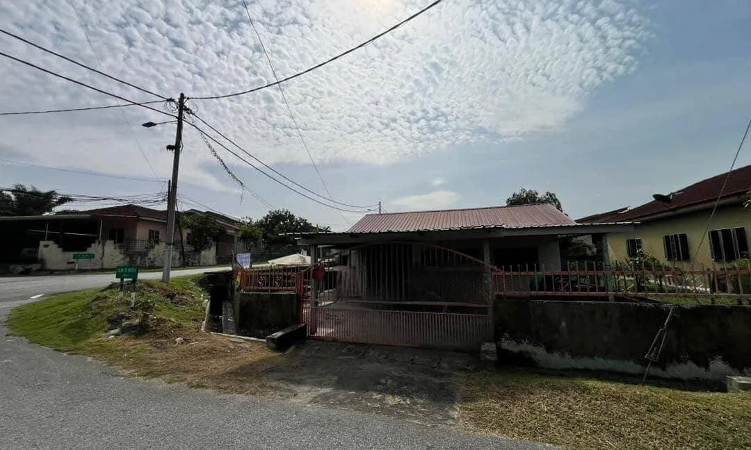 banglo-setingkat-untuk-dijual-di-kampung-sri-kinta-ipoh-02