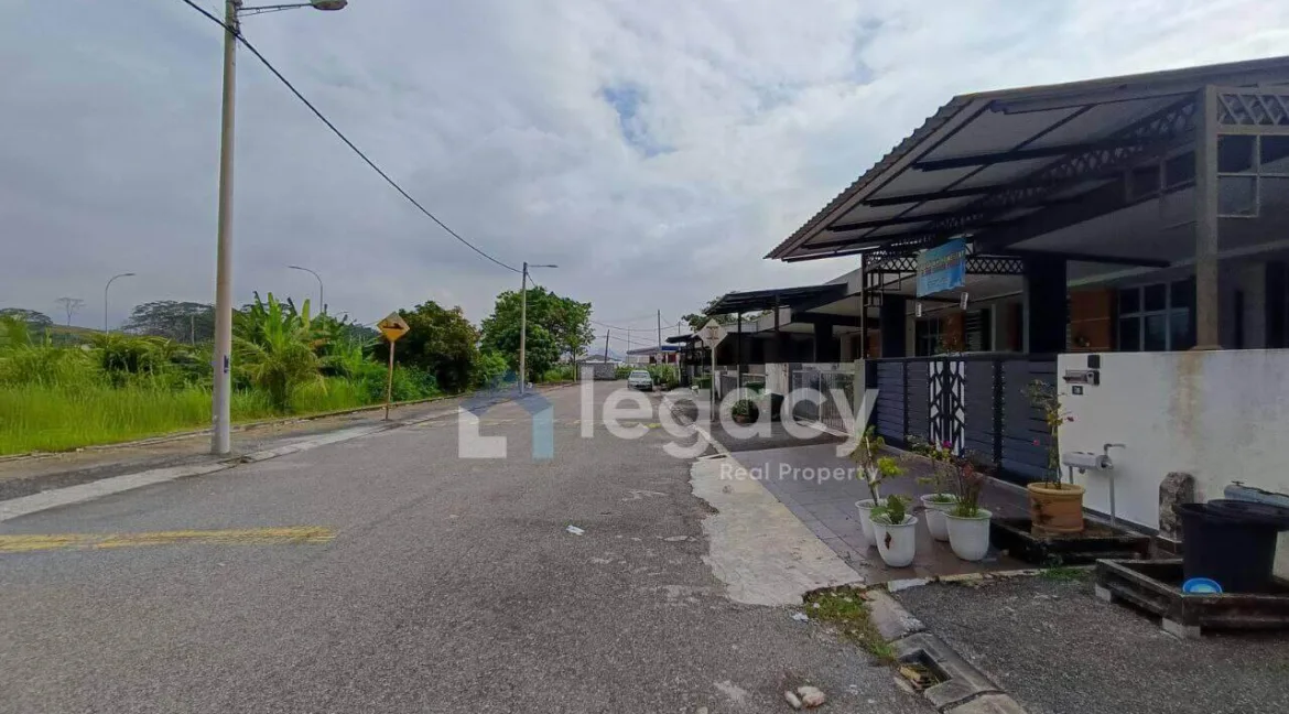 rumah-teres-1-5-tingkat-untuk-dijual-di-taman-kinding-permai-tanjung-rambutan-03