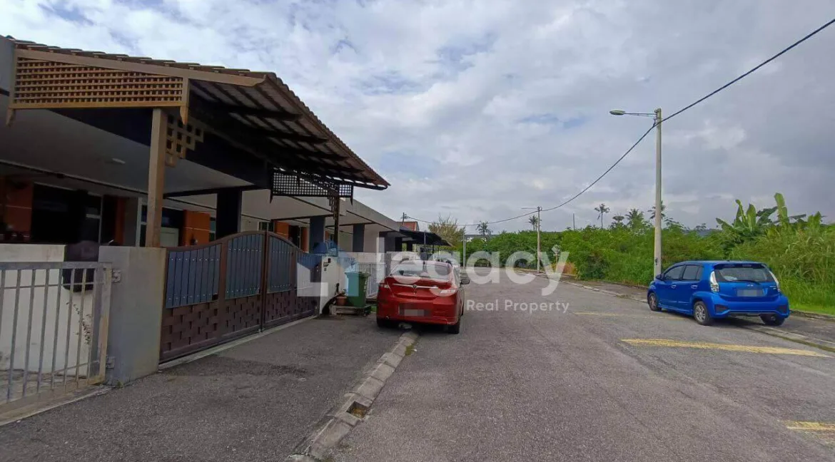 rumah-teres-1-5-tingkat-untuk-dijual-di-taman-kinding-permai-tanjung-rambutan-04
